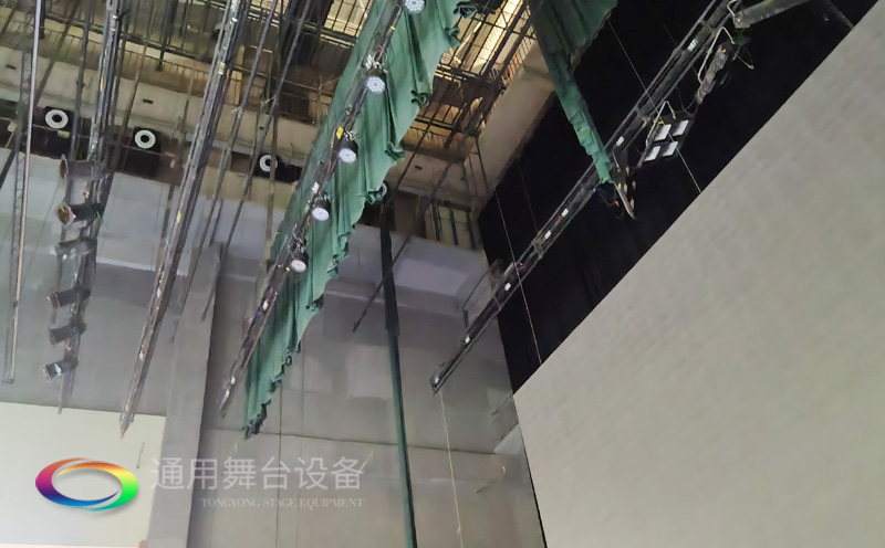 廣西梧州某劇場順利通過項目驗收 項目設(shè)計舞臺機械吊掛系統(tǒng)、幕布、專業(yè)燈光系統(tǒng)等