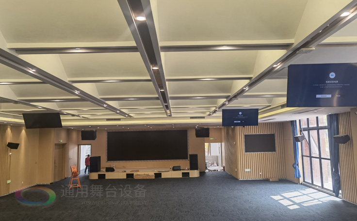 科技賦能，匠心筑造 通用舞臺承建南京某學(xué)院報(bào)告廳即將圓滿交付，打造現(xiàn)代化多功能學(xué)術(shù)殿堂